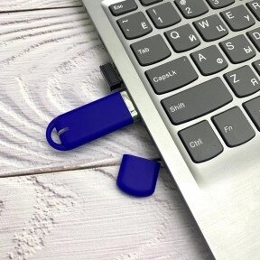 USB накопитель (флешка) Shape с покрытием софт тач, 16 Гб Синяя от компании ART-DECO МАРКЕТ - магазин товаров для дома - фото 1