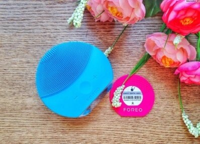 Вибрирующая силиконовая щетка для нежной очистки кожи лица Foreo LUNA mini 2 Голубая от компании bel-ok - магазин товаров для дома - фото 1