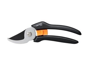 Секатор плоскостной FISKARS Solid P121 в Могилевской области от компании ИнструментМастер - Магазин строительной и садовой техники