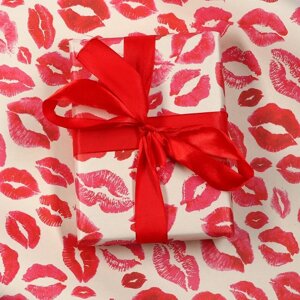 Набор бумаги упаковочной крафт "Поцелуи", 2 листа 50 70 см