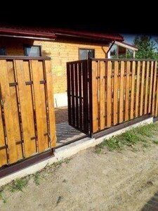 Изготовление заборов металл+ дерево