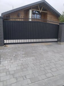 Ворота кованые откатные с пиками
